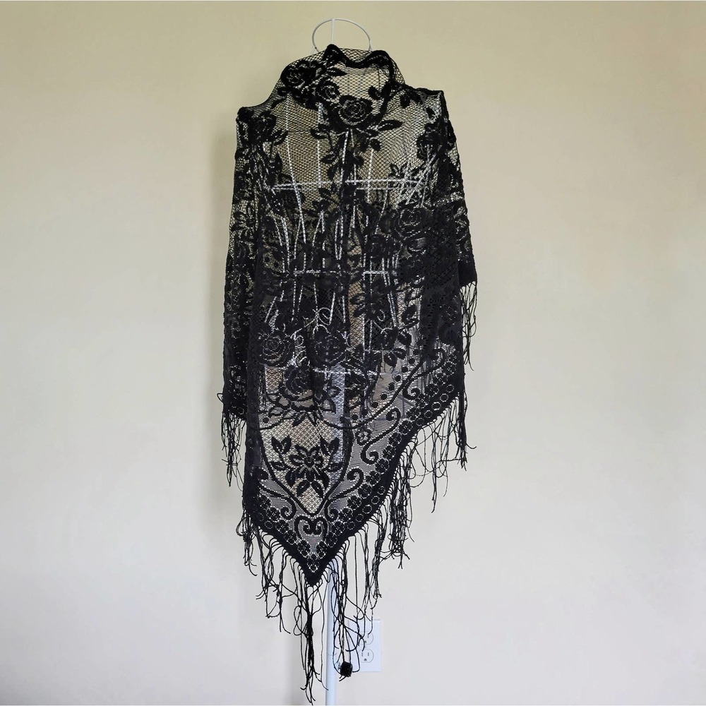 Vintage Black Floral Lace Shawl